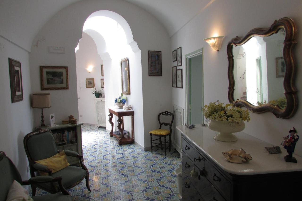 Domus Claudia Hotel อัตรานี ภายนอก รูปภาพ