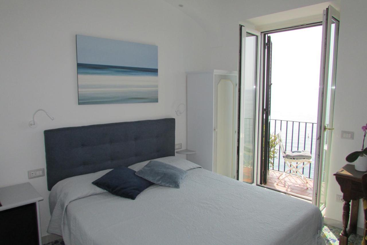 Domus Claudia Hotel อัตรานี ภายนอก รูปภาพ