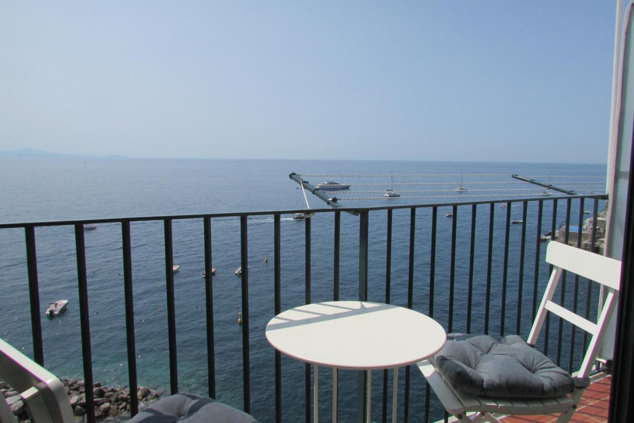 Domus Claudia Hotel อัตรานี ภายนอก รูปภาพ