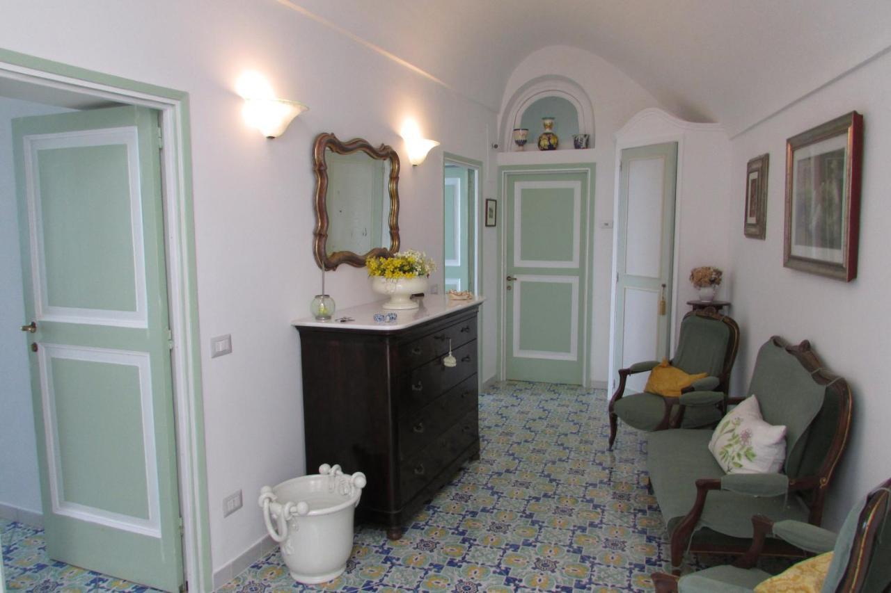 Domus Claudia Hotel อัตรานี ภายนอก รูปภาพ