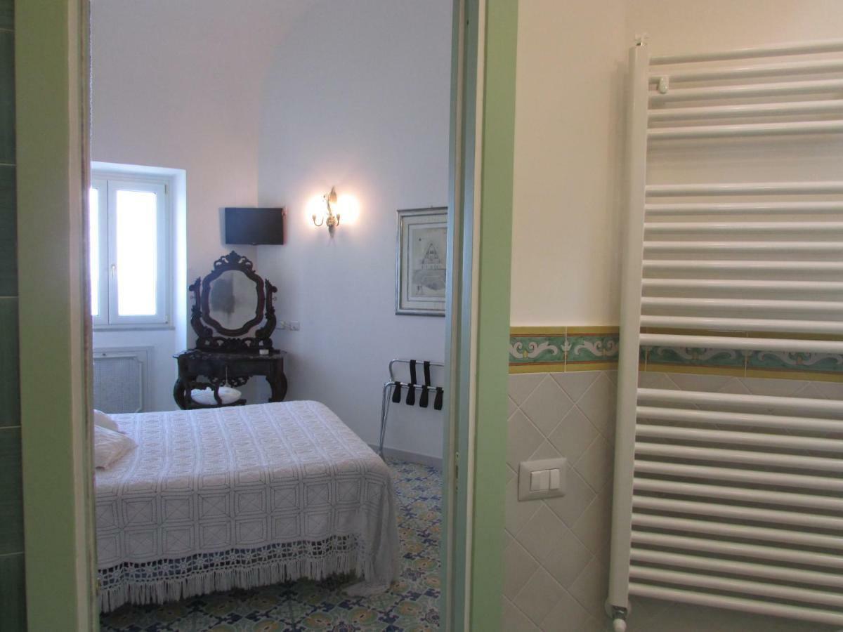 Domus Claudia Hotel อัตรานี ภายนอก รูปภาพ